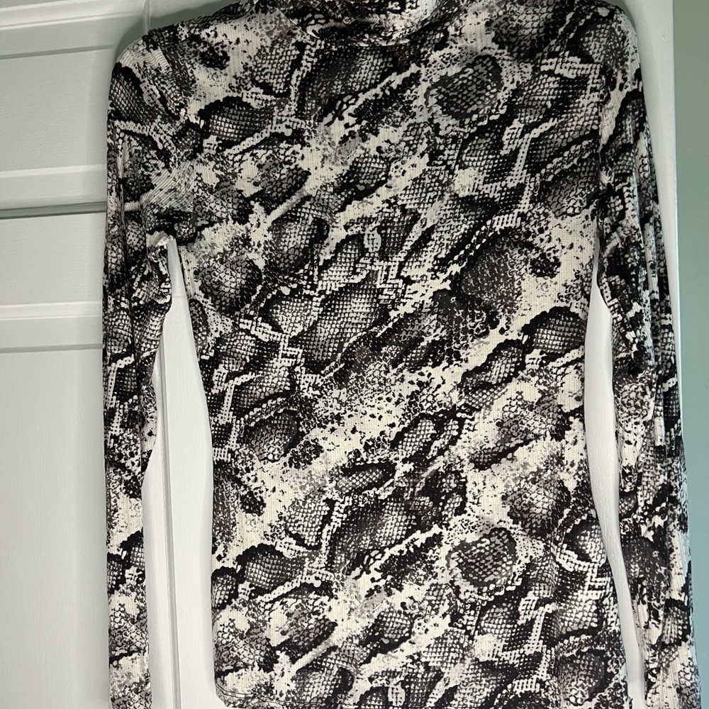 Simply Vera Vera Wang Monochrome Snake Print Top